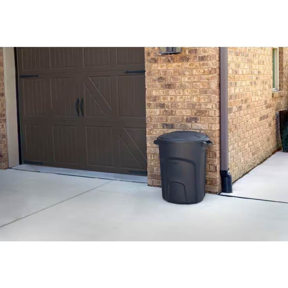 32-Gallon Black Plastic Indoor Outdoor Trash Can with Lid - Made in USA - Metromarketstore