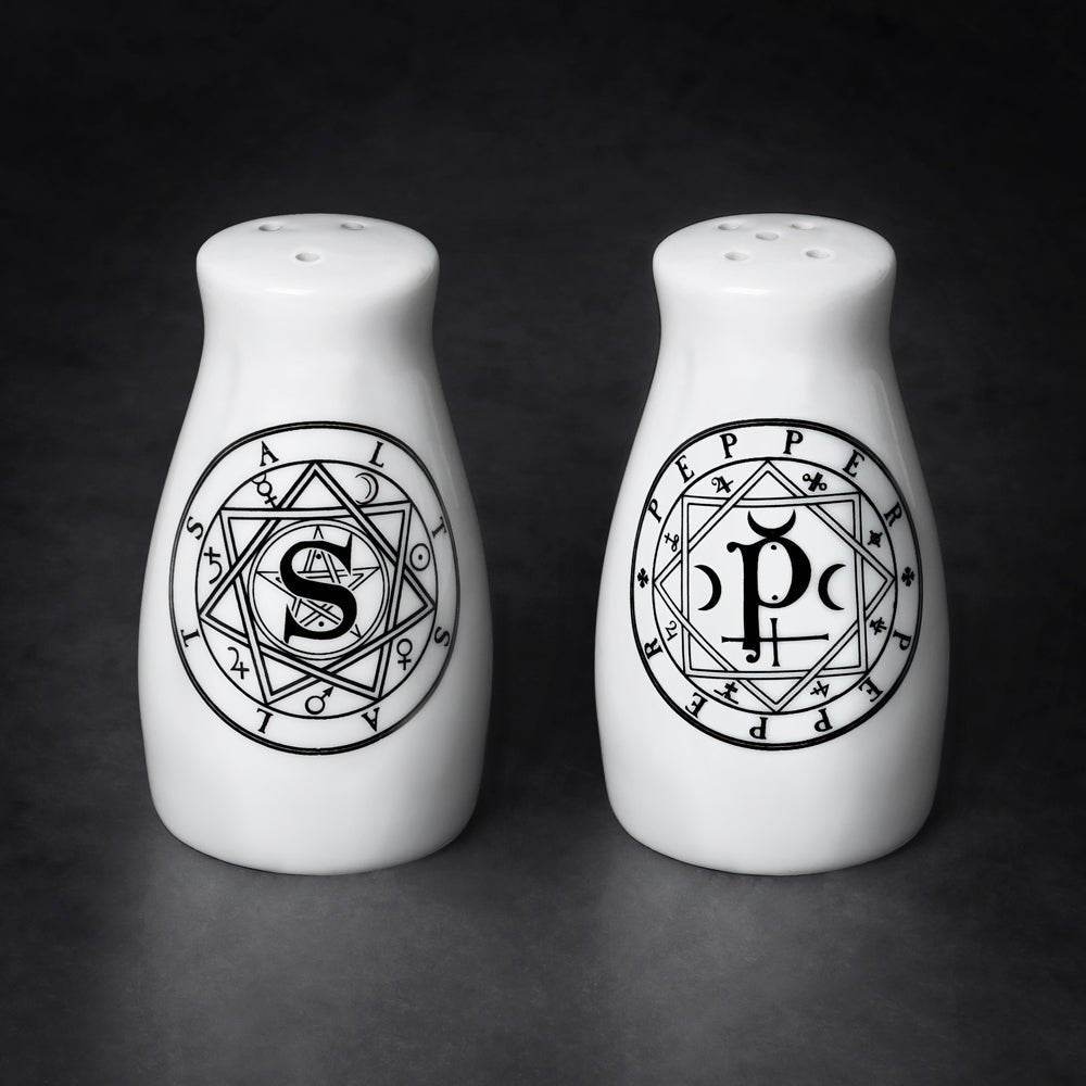 S' & 'P' Salt & Pepper set - Metromarketstore